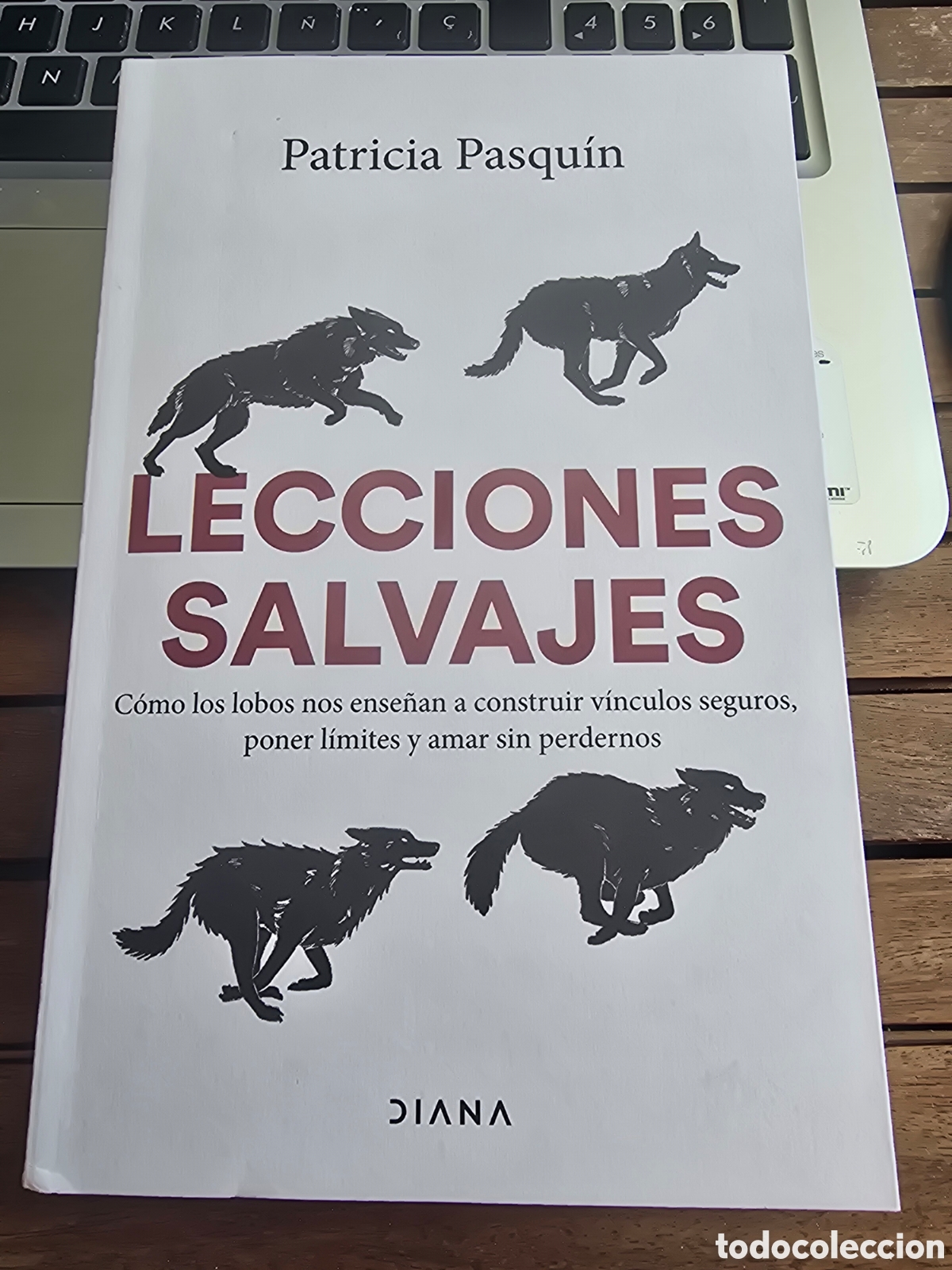 Libros de segunda mano: Lecciones salvajes Patricia Pasqu&iacute;n Editorial DIANA 2026 los lobos nos ense&ntilde;an a construir v&iacute;nculos