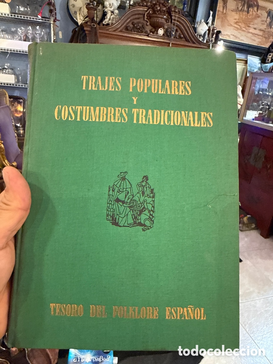 Libros de segunda mano: Trajes populares y costumbres tradicionales&rdquo;