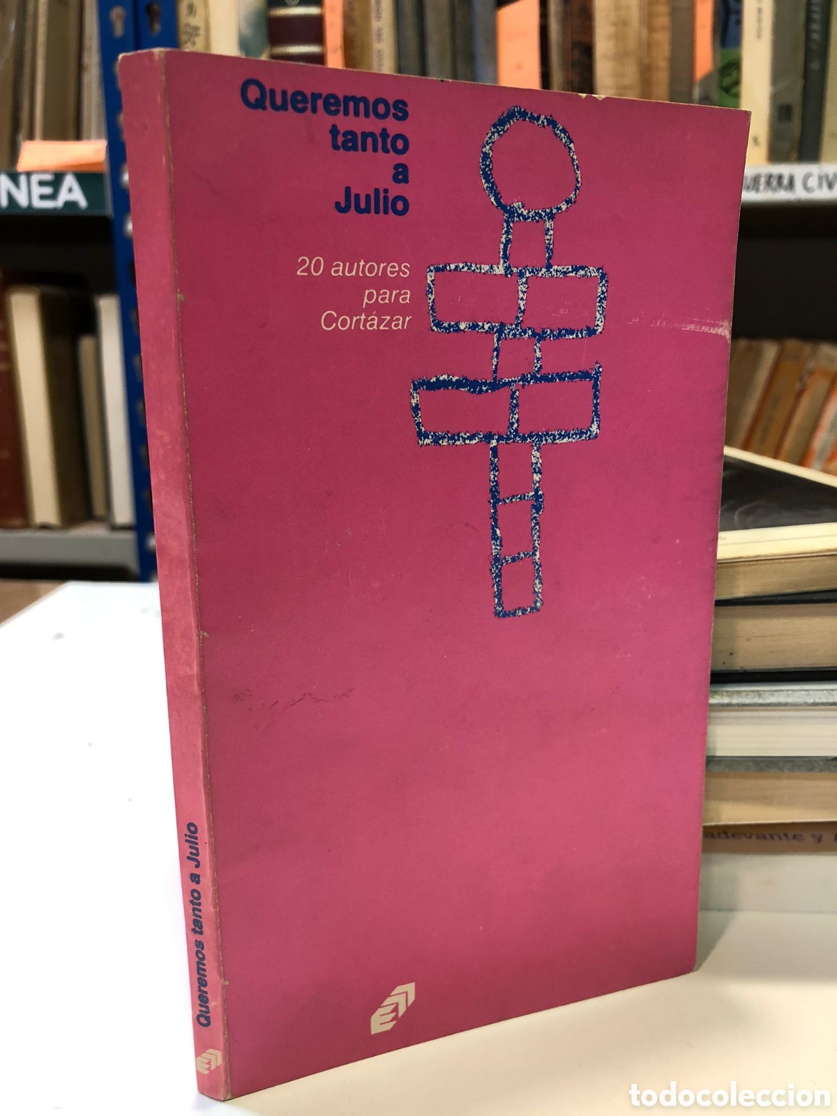 Second hand books: Queremos tanto a Julio. 20 autores para Cort&aacute;zar - VV. AA.