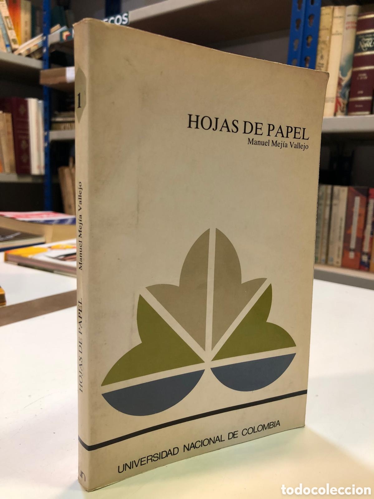 Libros de segunda mano: Hojas de papel - Manuel Mej&iacute;a Vallejo - Foto 1