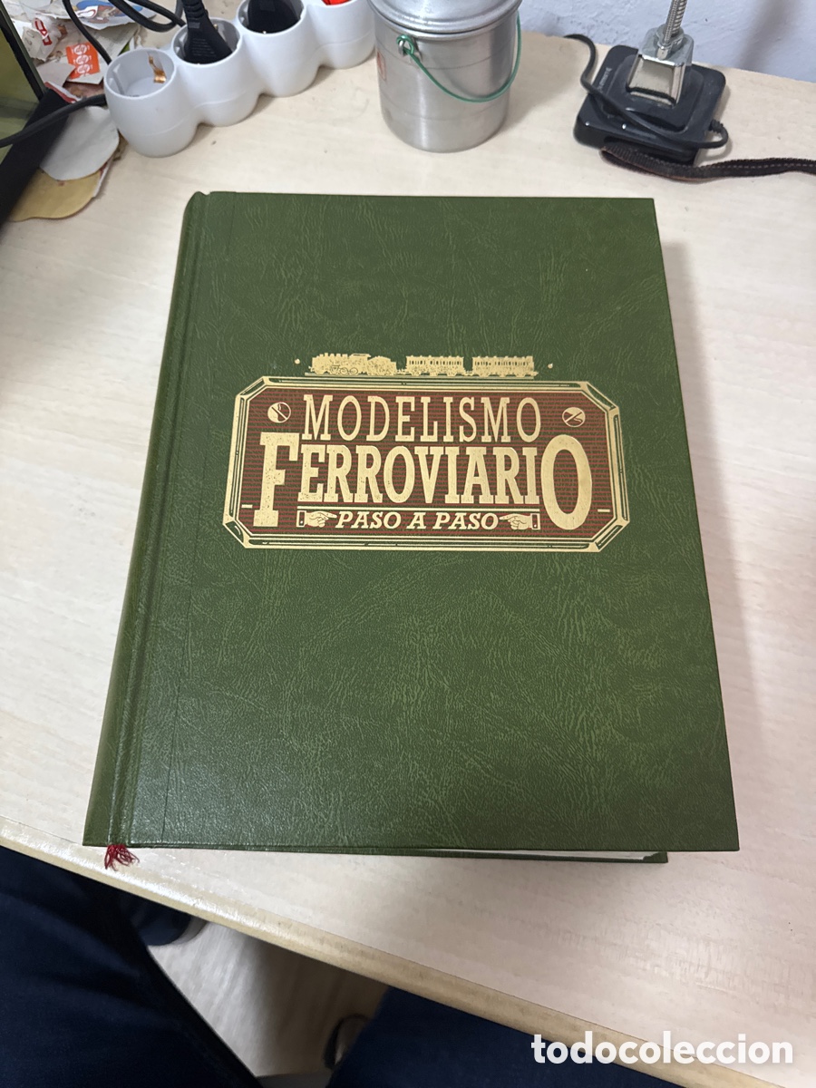 Libros de segunda mano: MODELISMO FERROVIARIO PASO A PASO LOS CUATRO TOMOS ENCUADERNADOS JUNTOS