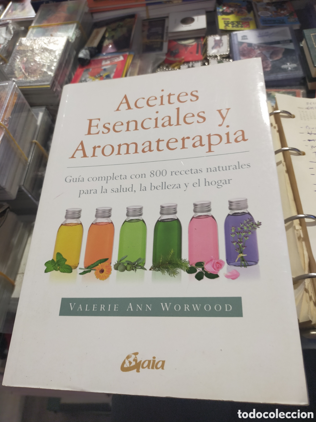 Libros de segunda mano: ACEITES ESENCIALES Y AROMATERAPIA GAIA VALERIE ANN WORWOOD MUY BUEN ESTADO