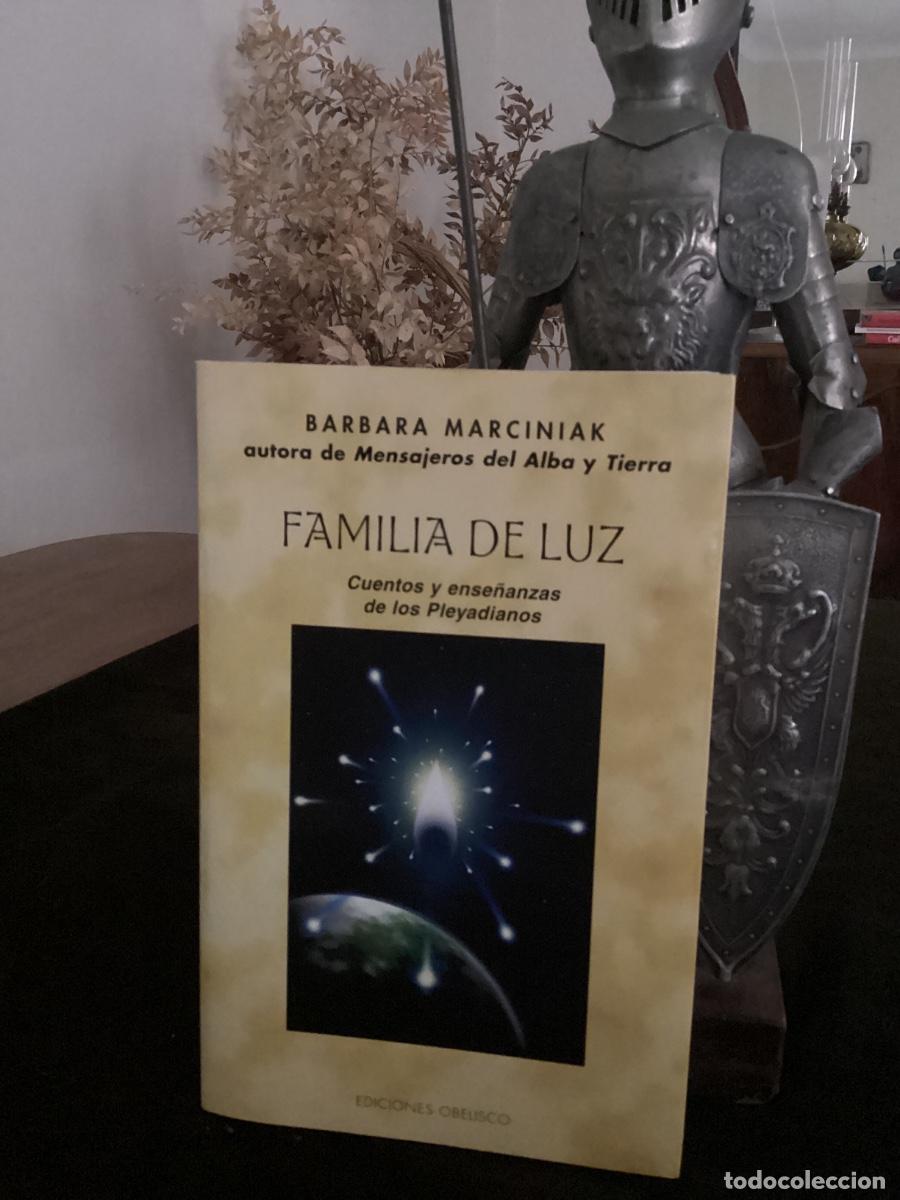 Libros de segunda mano: FAMILIA DE LUZ - CUENTOS Y ENSE&Ntilde;ANZAS DE LOS PLEYADIANOS - BARBARA MARCINIAK
