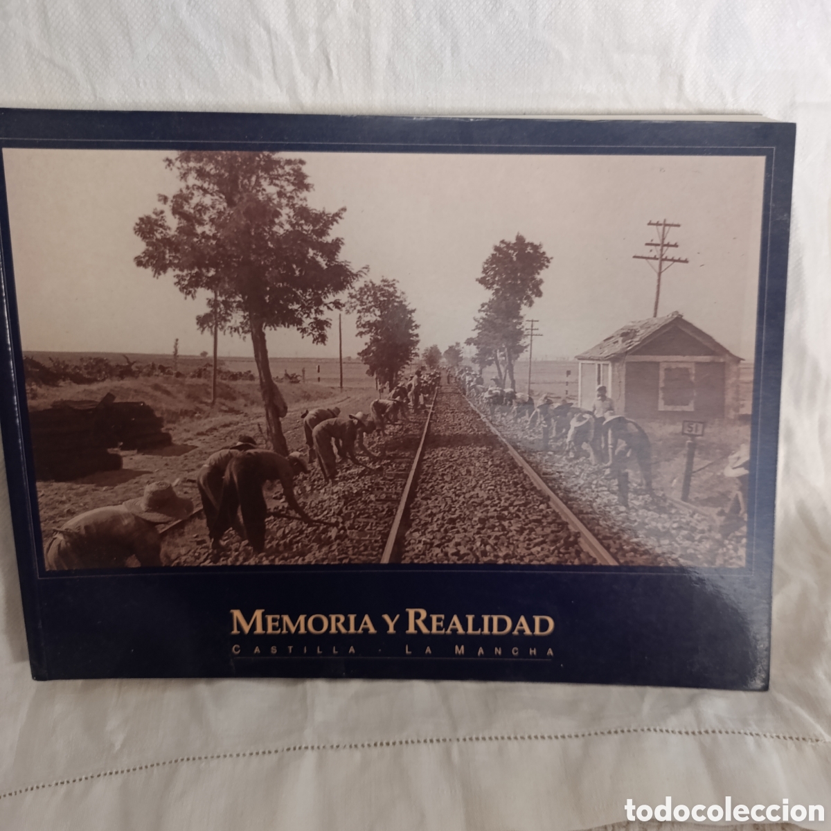 Libros de segunda mano: Memoria y Realidad: Castilla - La Mancha, publicado por Antonio Pareja en 1999.