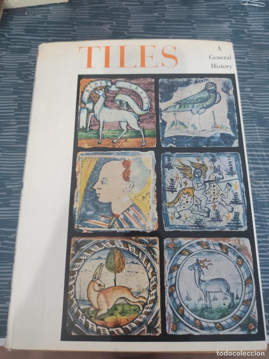 Libros de segunda mano: TILES A GENERAL HISTORY,ANNE BERENDSEN,FABER AND FABER,1967,VER FOTOS
