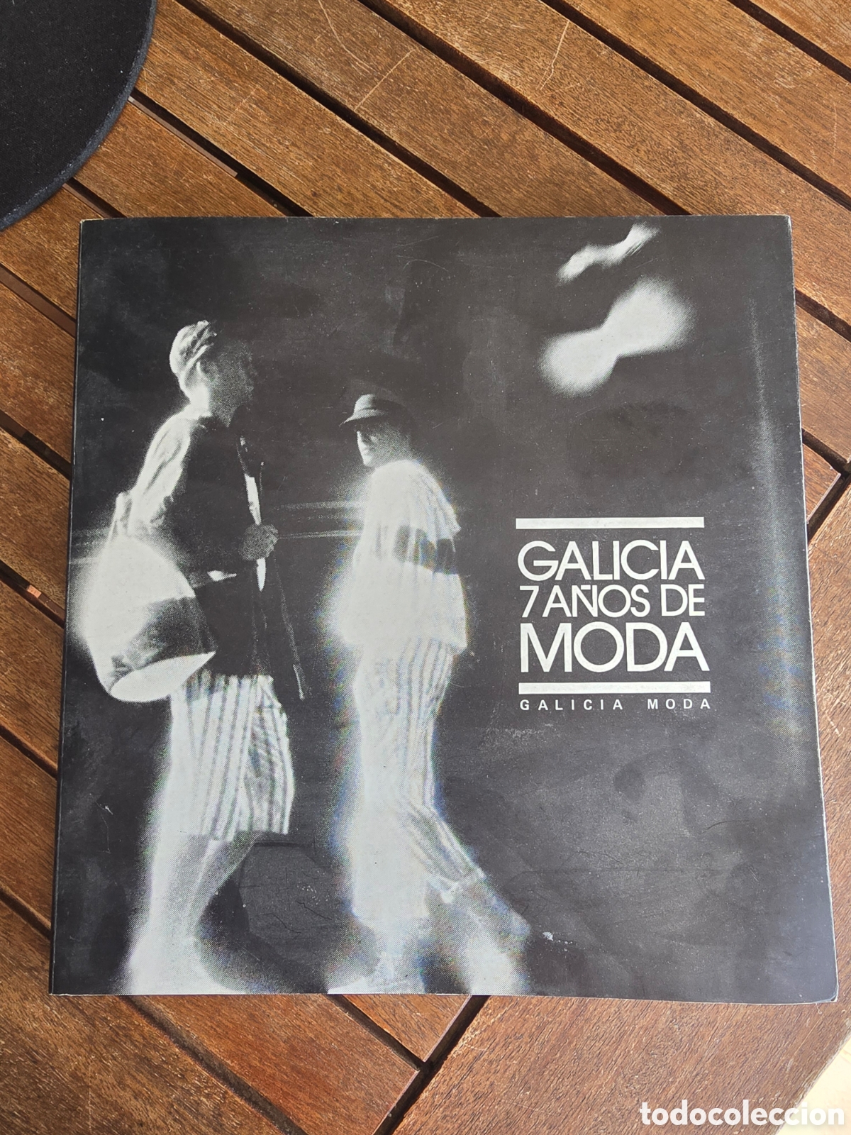 Libros de segunda mano: GALICIA 7 A&Ntilde;OS DE MODA Galicia Moda marketing dise&ntilde;o espa&ntilde;a