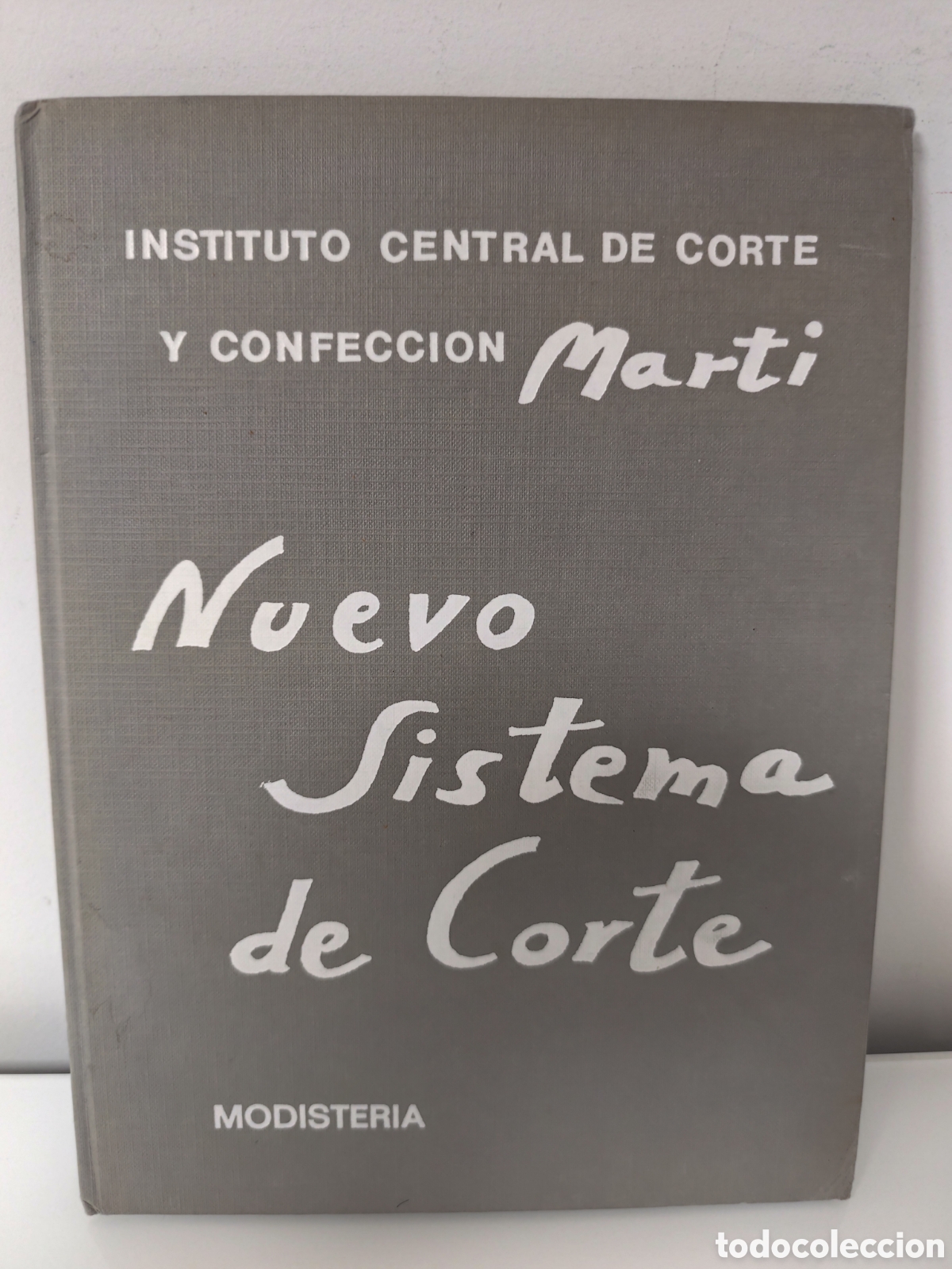 Libros de segunda mano: NUEVO SISTEMA DE CORTE ''SISTEMA MARTI'' / MODISTERIA