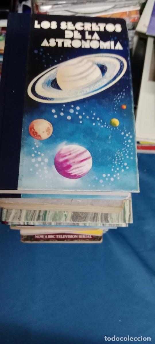 Libros de segunda mano: LOS SECRETOS DE LA ASTRONOMIA LOS TRES LIBROS LIBRO GG-BARR - Foto 1