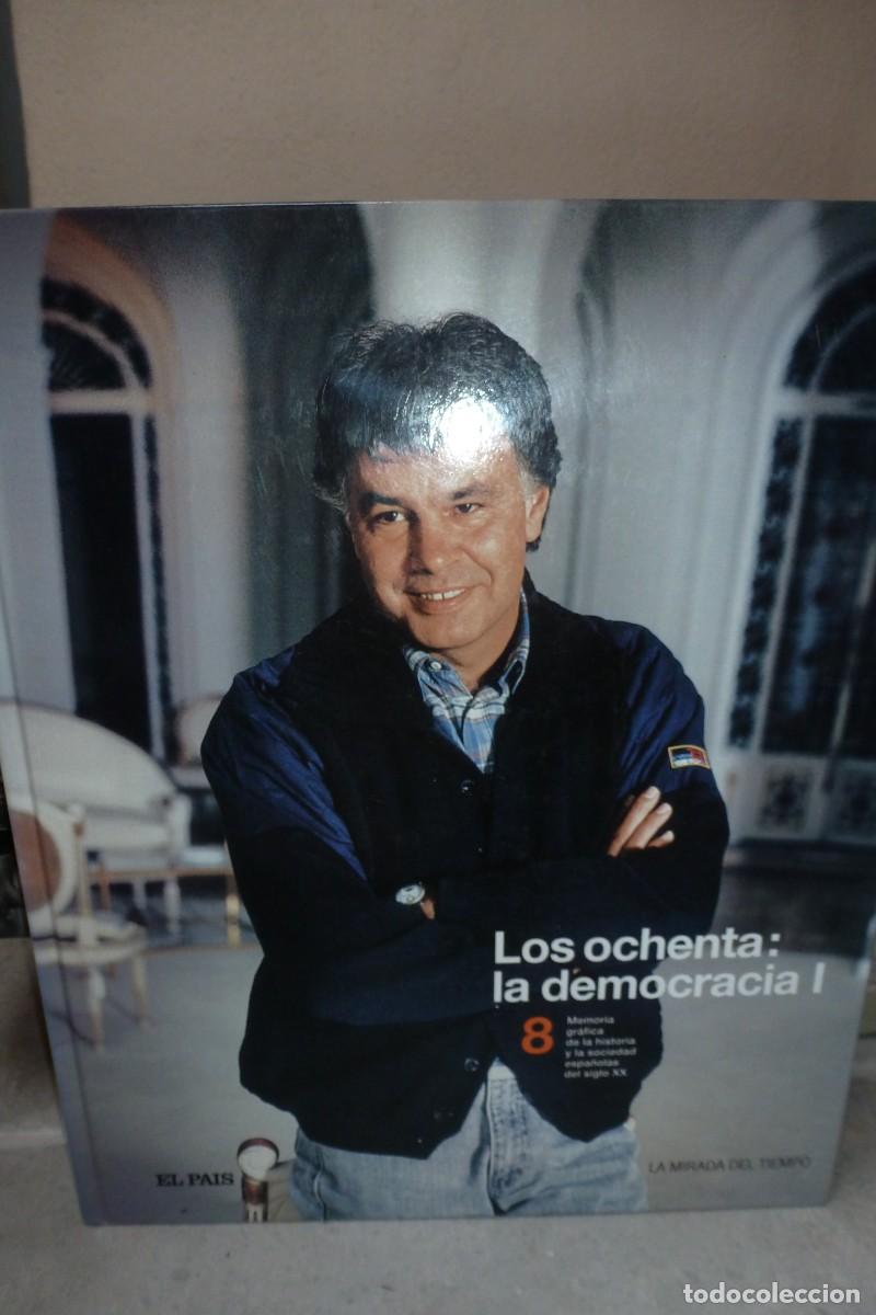 Libros de segunda mano: LA MIRADA DEL TIEMPO 8. LOS OCHENTA: LA DEMOCRACIA I. DIARIO EL PA&Iacute;S 2006