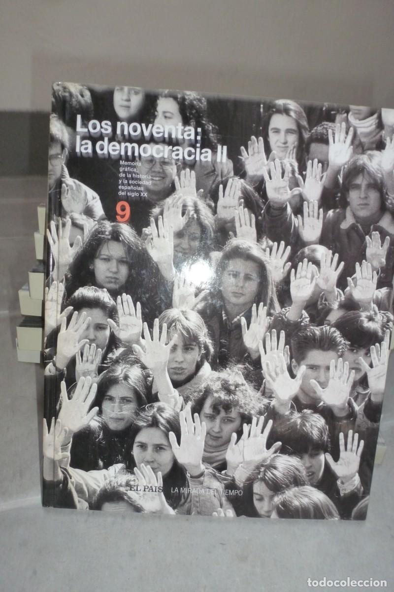 Libros de segunda mano: LA MIRADA DEL TIEMPO 9. LOS NOVENTA: LA DEMOCRACIA II. DIARIO EL PA&Iacute;S 2006