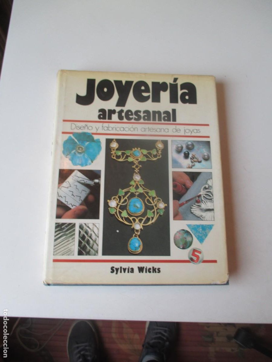 Libros de segunda mano: SYLVIA WICKS Joyer&iacute;a artesanal Dise&ntilde;o y fabricaci&oacute;n W40485
