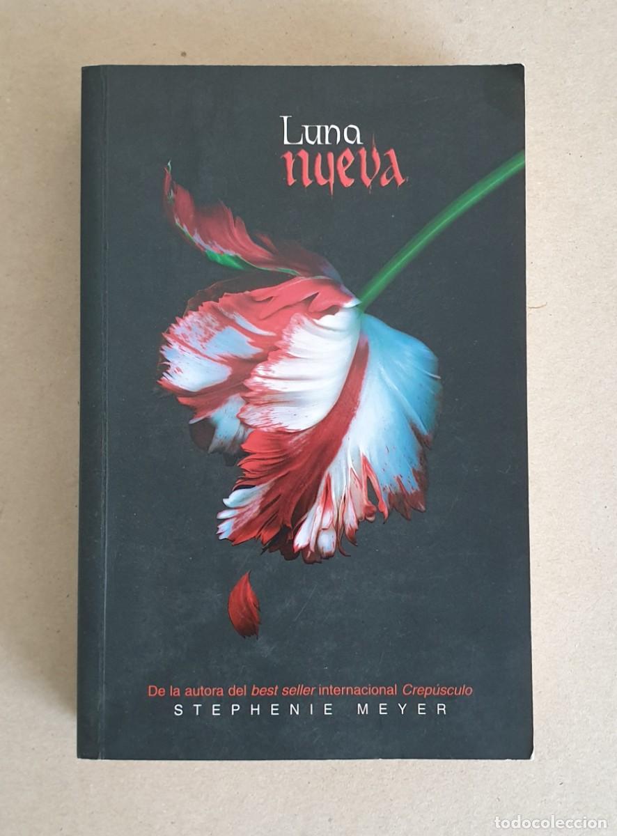 Libros de segunda mano: Luna nueva. Stephenie Meyer. Alfaguara. 2007. - Foto 1