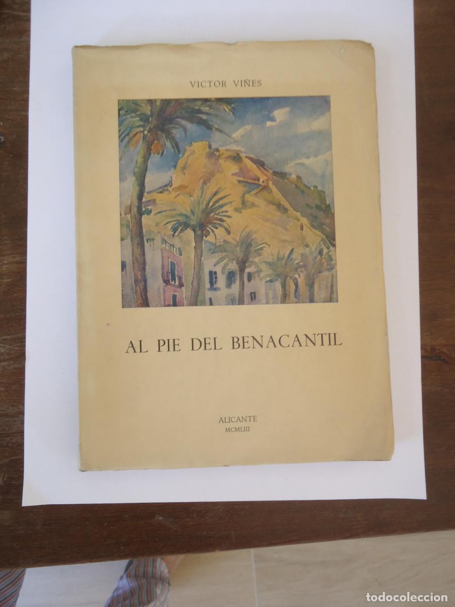 Libros de segunda mano: Al Pie del Benacantil. Costumbres, tradiciones y retazos de Alicante. V&iacute;ctor Vi&ntilde;es. 1953