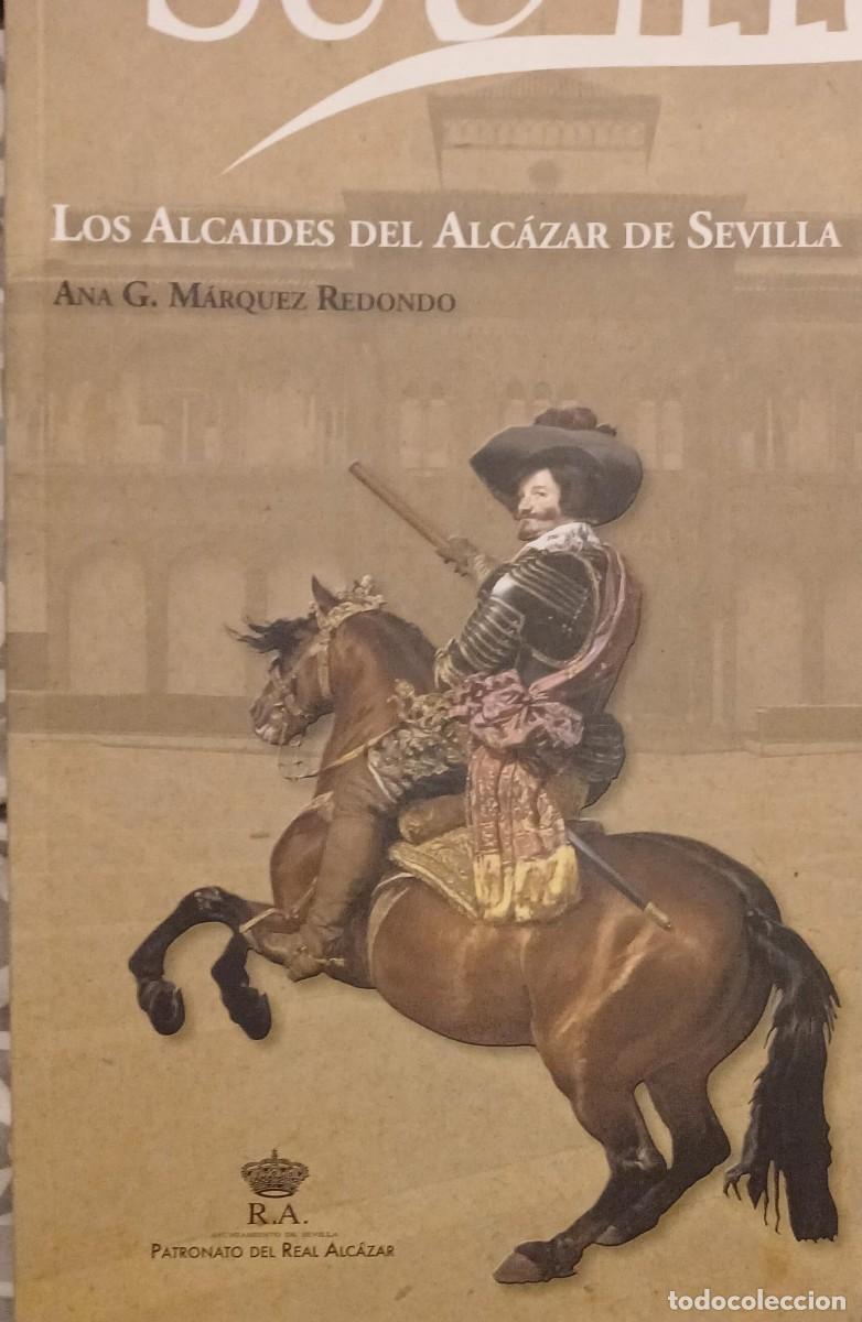 Libros de segunda mano: LOS ALCAIDES DEL ALC&Aacute;ZAR DE SEVILLA - Ana G. M&aacute;rquez Redondo