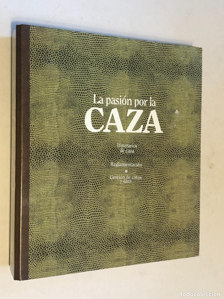 Libros de segunda mano: Enciclopedia De La Caza Archivador 4 Apartados Completo - RBA 1993 Juan Delibes Gran Formato [PEIFER