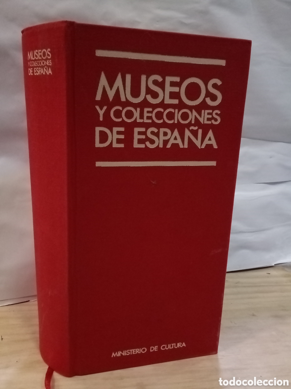 Libros de segunda mano: Consuelo Sanz-Pastor y Fern&aacute;ndez de Pierola : Museos y Colecciones de Espa&ntilde;a