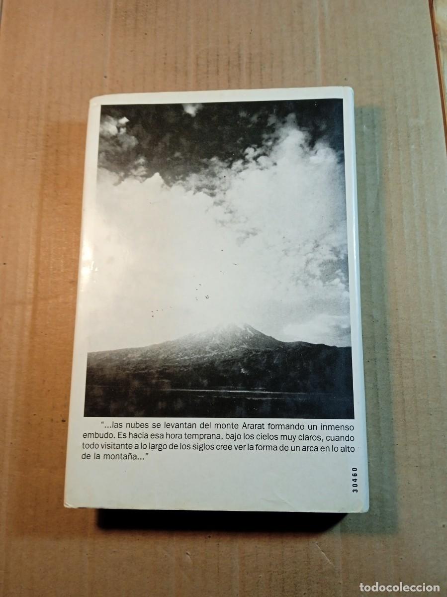 Libros de segunda mano: EN BUSCA DEL ARCA PERDIDA DE NOE DE CHARLES BERLITZ - Foto 2