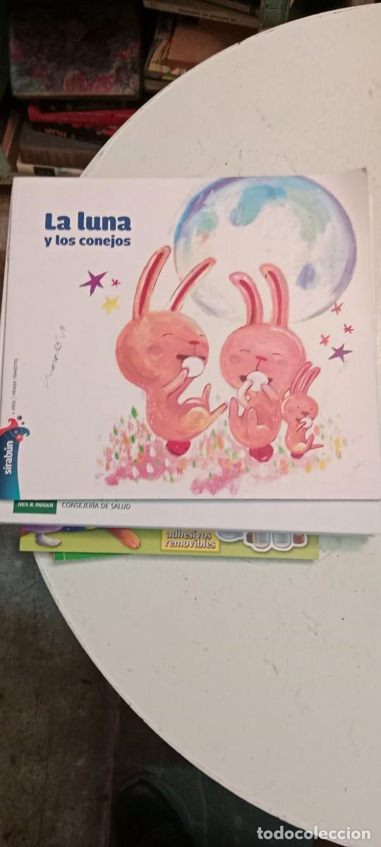 Libros de segunda mano: LA LUNA Y LOS CONEJOS LIBRO TOP-20