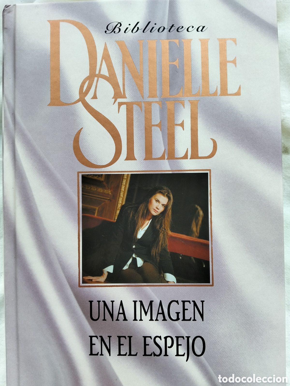 Libros de segunda mano: UNA IMAGEN EN EL ESPEJO DANIELLE STEEL - Foto 1