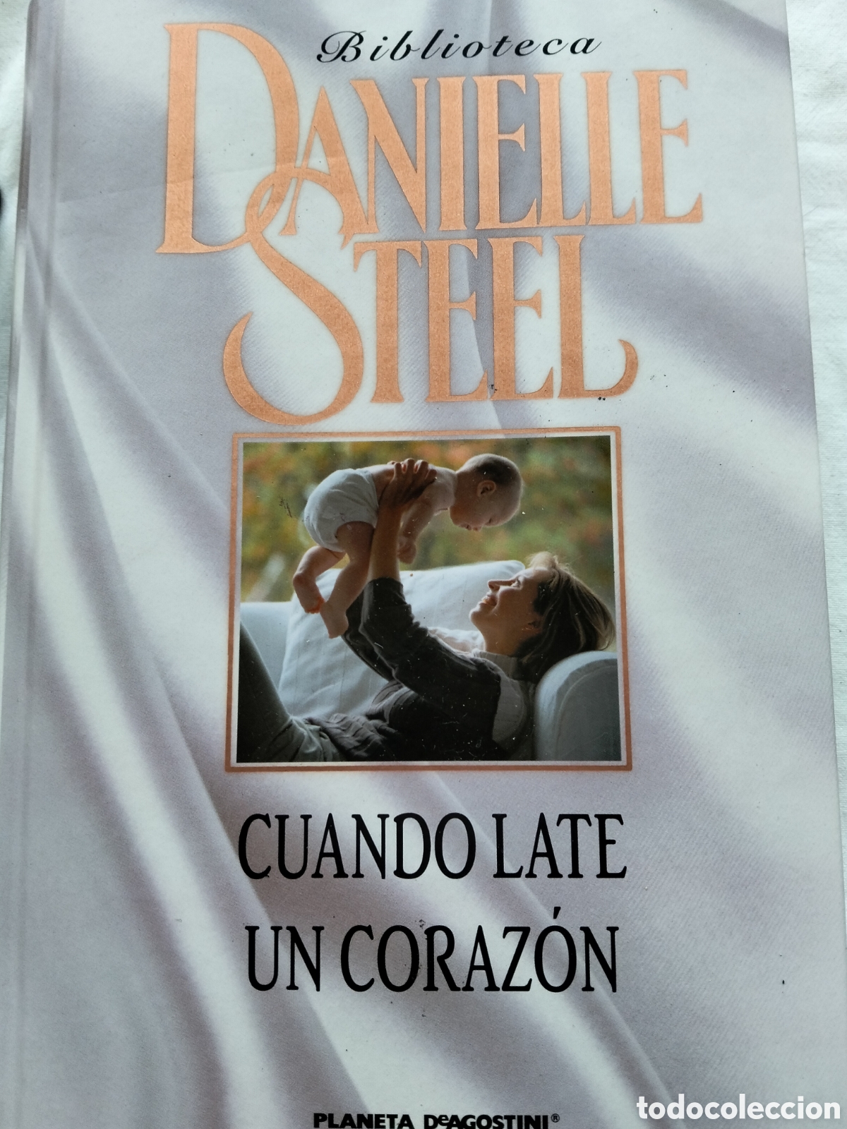 Libros de segunda mano: CUANDO LATE UN CORAZ&Oacute;N DANIELLE STEEL - Foto 1