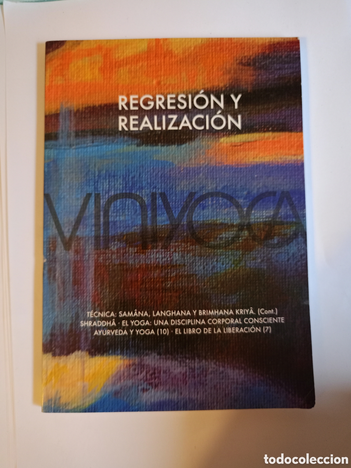 Second hand books: Regresi&oacute;n y Realizaci&oacute;n&rdquo;, un libro en espa&ntilde;ol que aborda temas de yoga y autoconocimiento. [1, 2] C