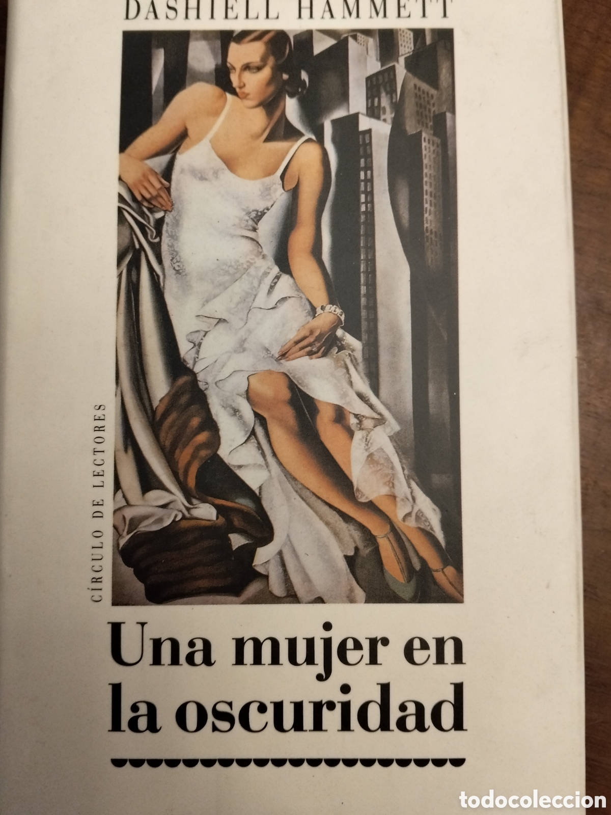 Gebrauchte B&uuml;cher: UNA MUJER EN LA OSCURIDAD DASHIEL HAMMETT
