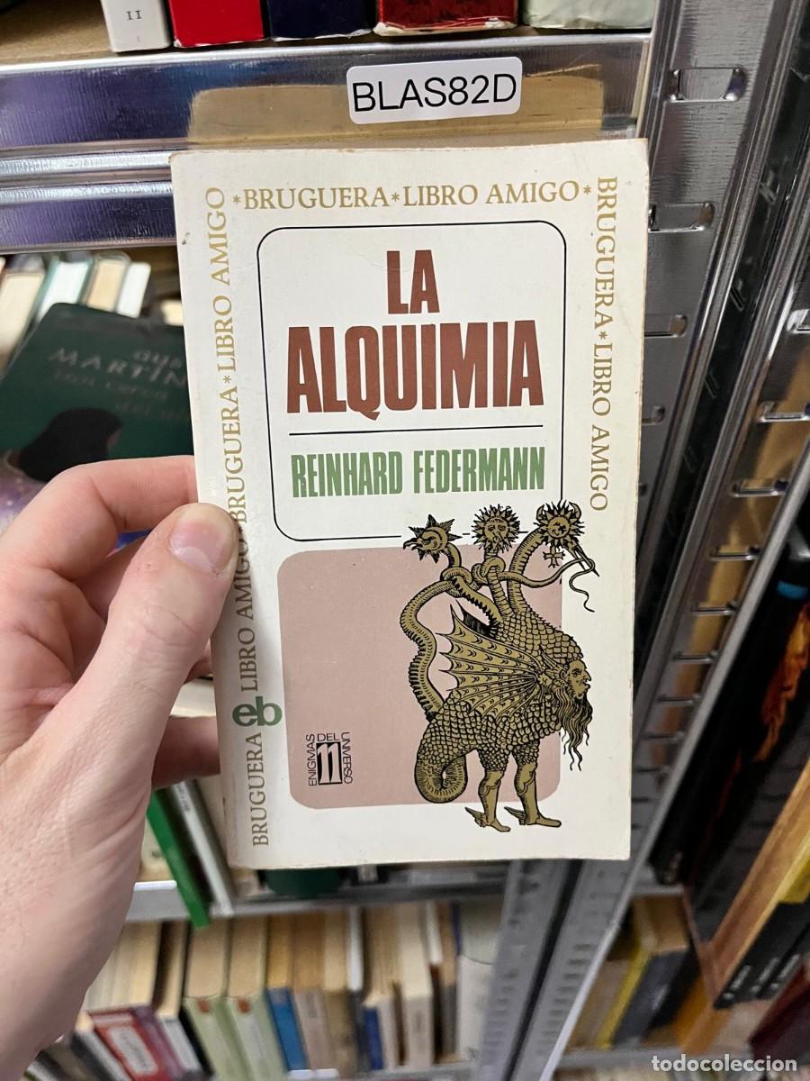 Libros de segunda mano: BLAS82D La alquimia &ndash; Reinhard Federmann. Bruguera, Libro Amigo. Ensayo sobre alquimia y esoterismo.