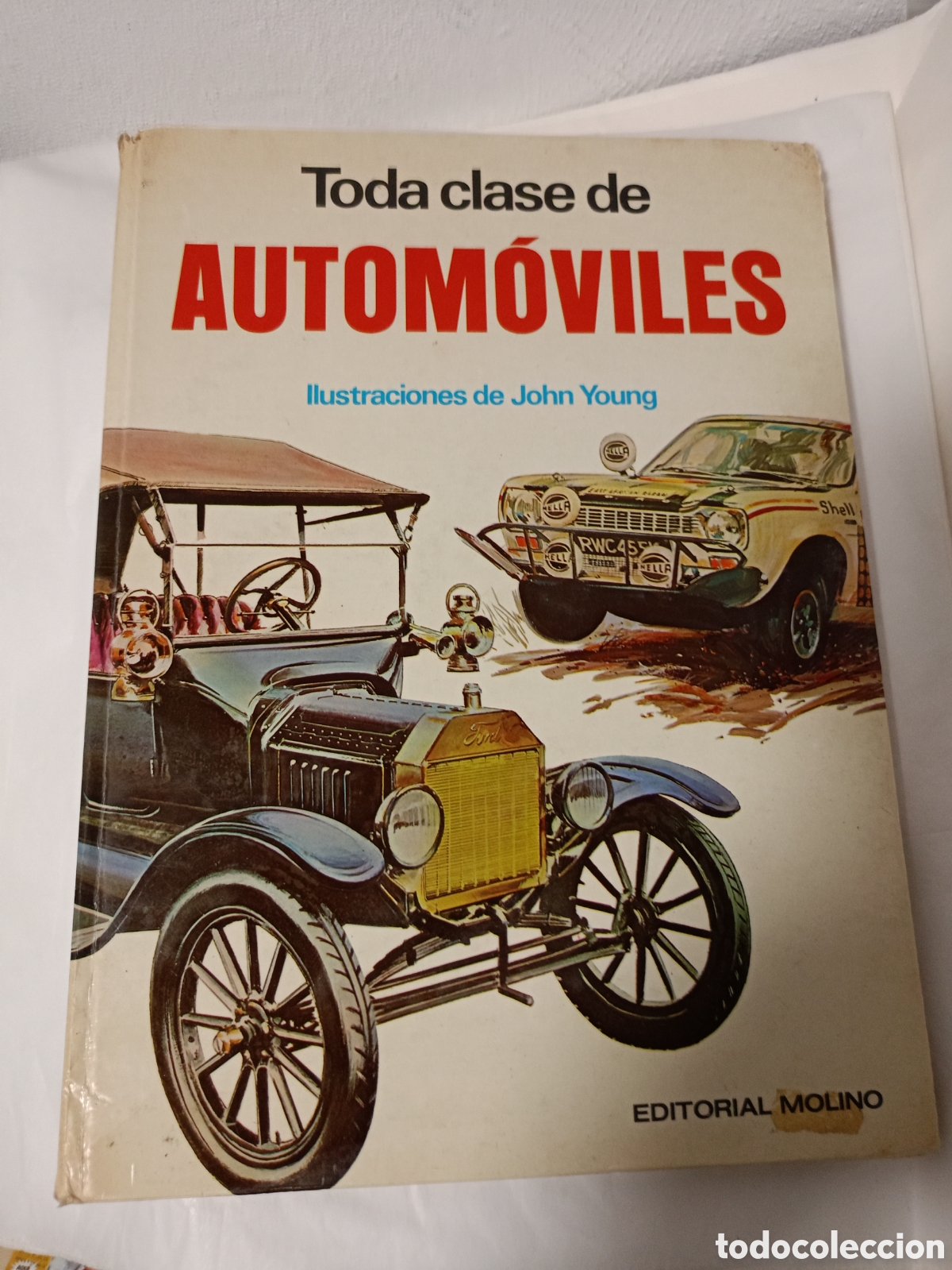 Second hand books: Toda clase de Autom&oacute;viles&rdquo; cuenta con ilustraciones detalladas de John Young y fue publicado por Edi