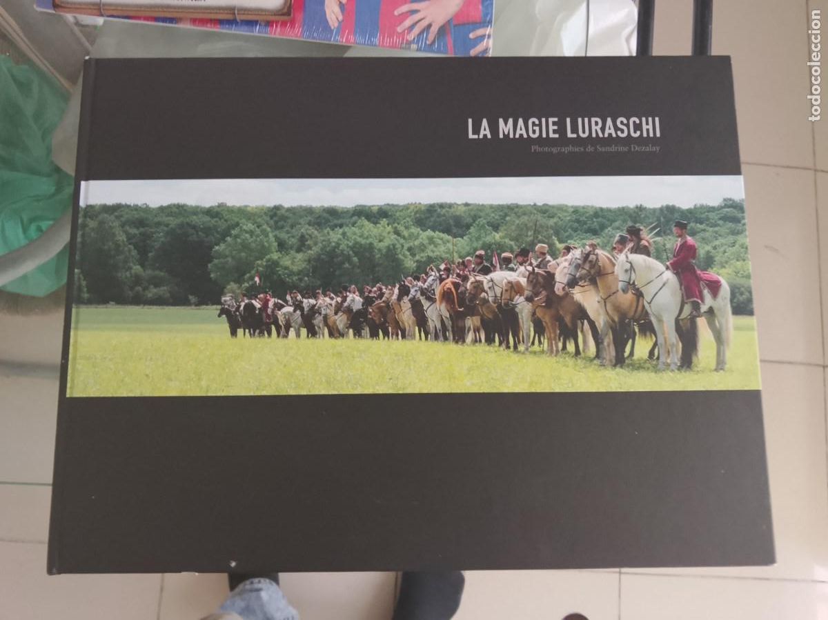Libros de segunda mano: libro fotogr&aacute;fico titulado &rdquo;La Magie Luraschi&rdquo;, una obra centrada en el entrenador de caballos