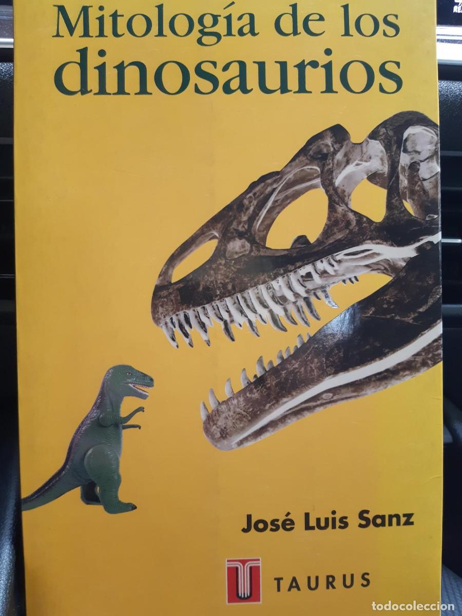 Libros de segunda mano: Mitolog&iacute;a de los dinosaurios - Jos&eacute; Luis Sanz. Taurus