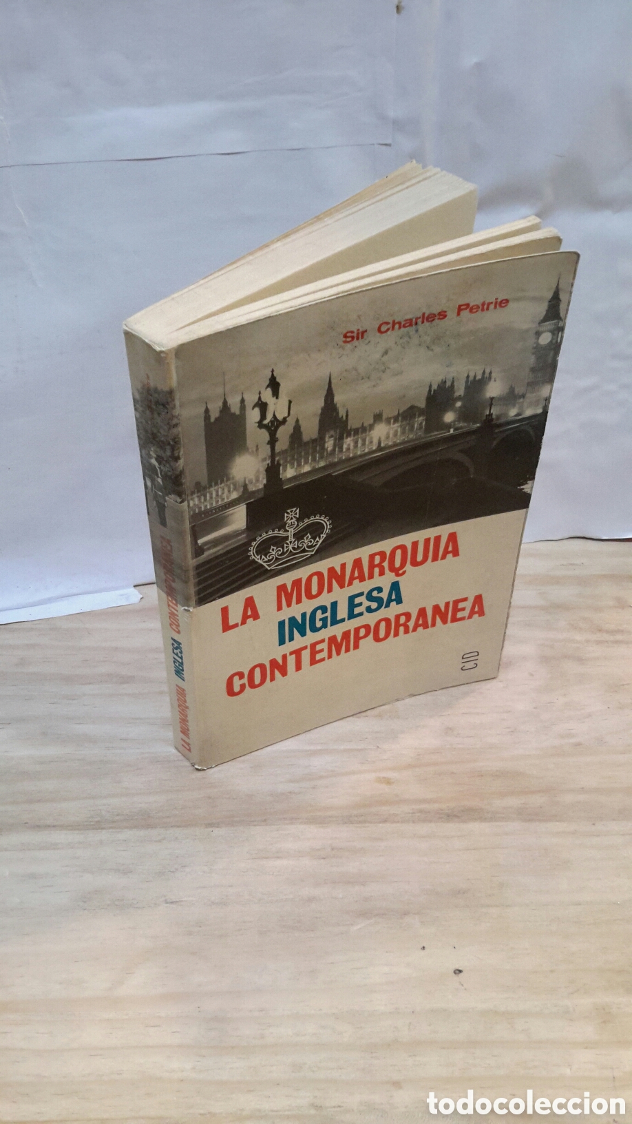 Second hand books: La monarquia inglesa contemporanea