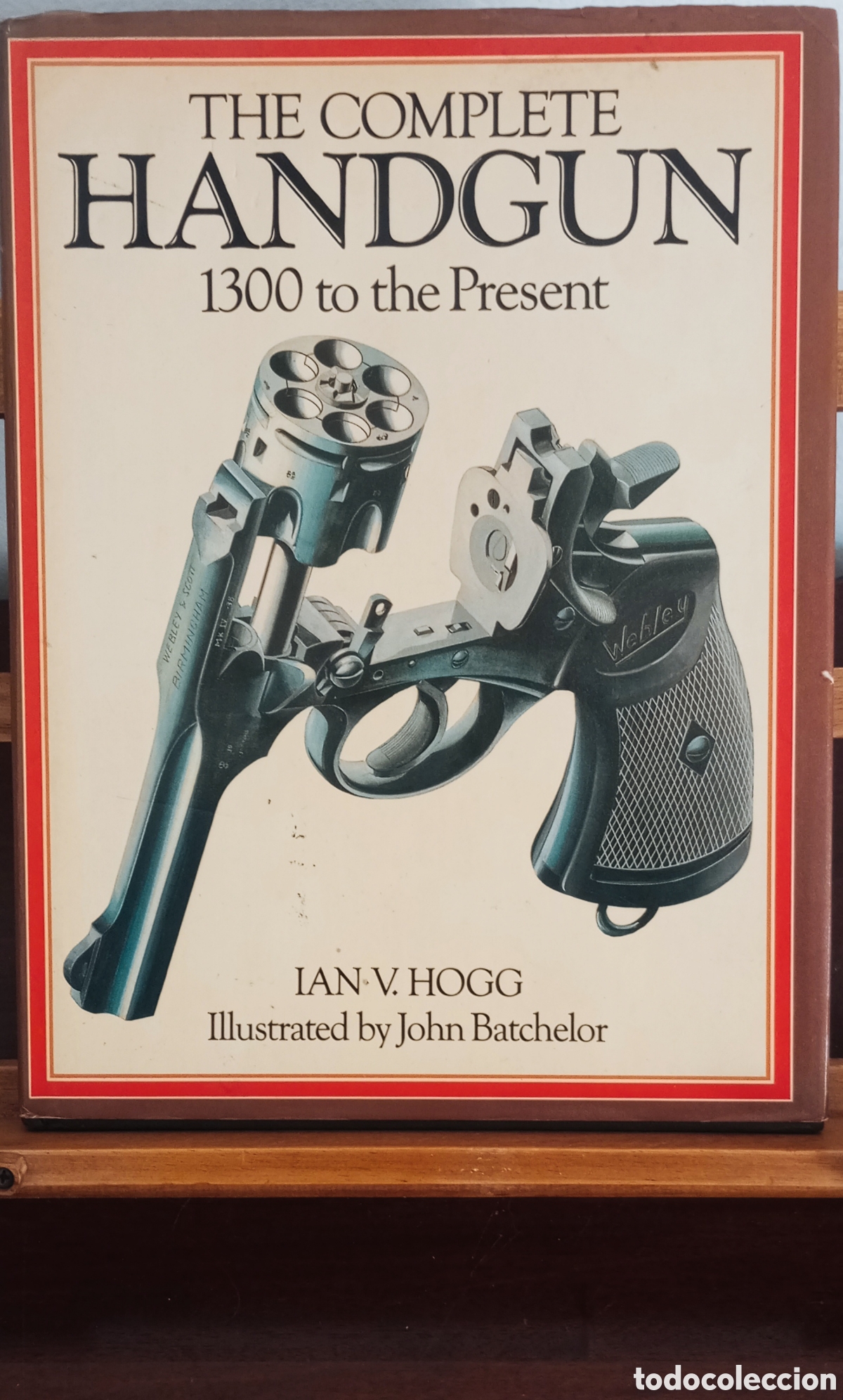 Libros de segunda mano: Complete Handgun: 1300 to the Present - Hardcover Tapa dura . Ilustraci&oacute;nes.