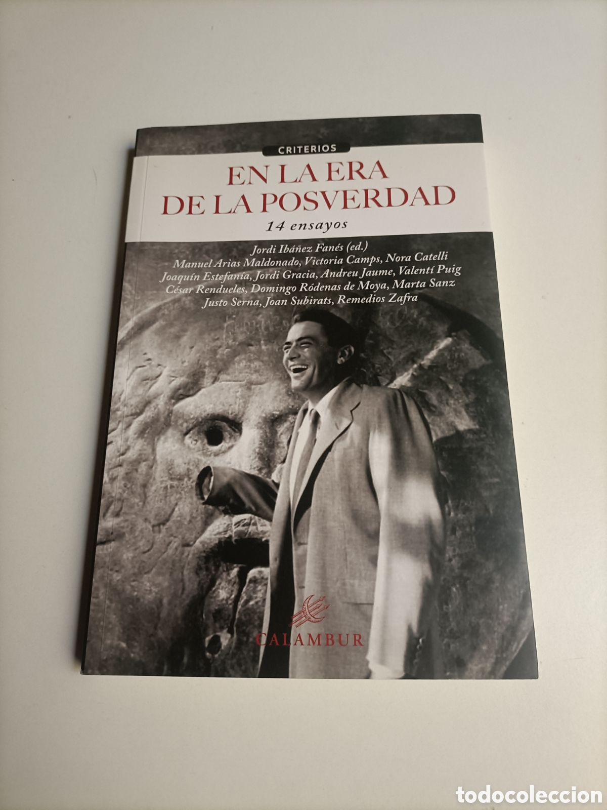Libros de segunda mano: En la era de la posverdad. 14 ensayos - Foto 2