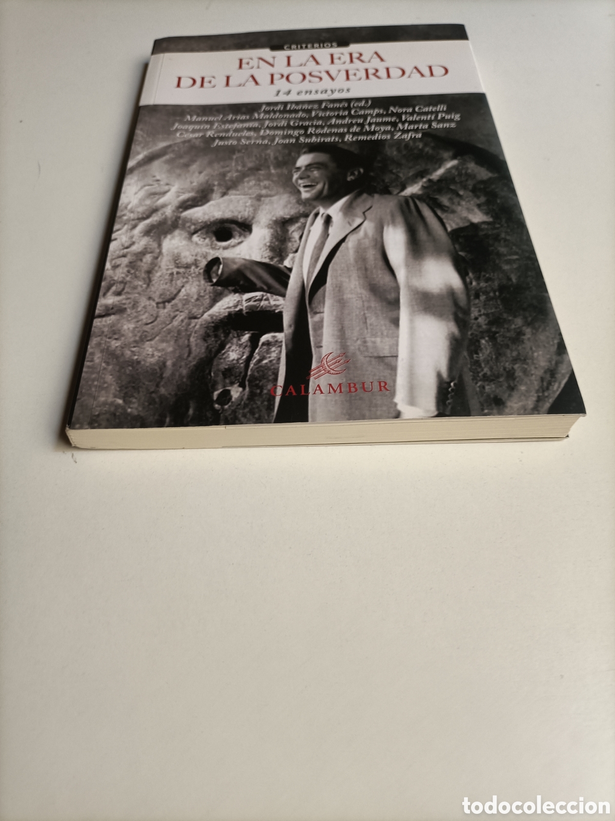 Libros de segunda mano: En la era de la posverdad. 14 ensayos - Foto 3