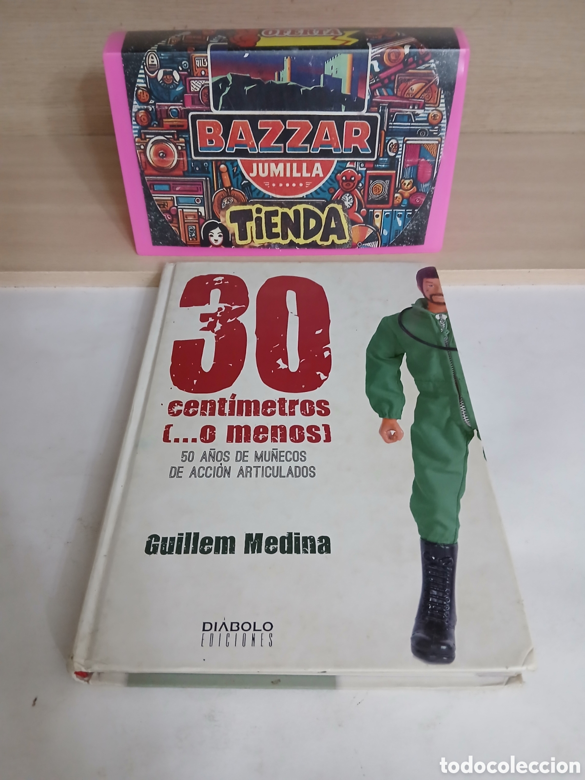 Libros de segunda mano: Libro figuras de accion