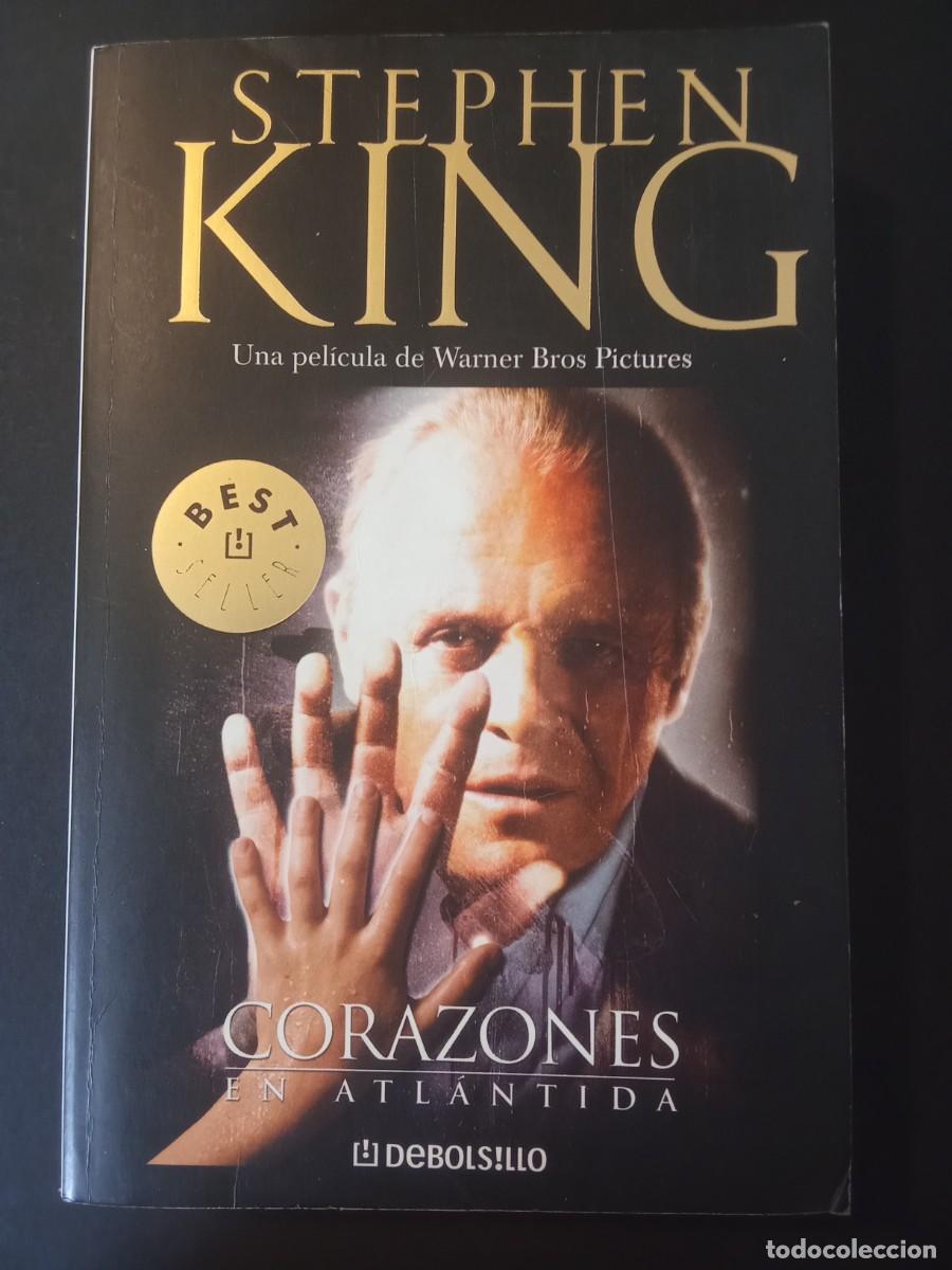 Libros de segunda mano: STEPHEN KING.- Corazones en Atl&aacute;ntida. De bolsillo (2003). Traducci&oacute;n de Carlos Milla Soler. 19 cm.