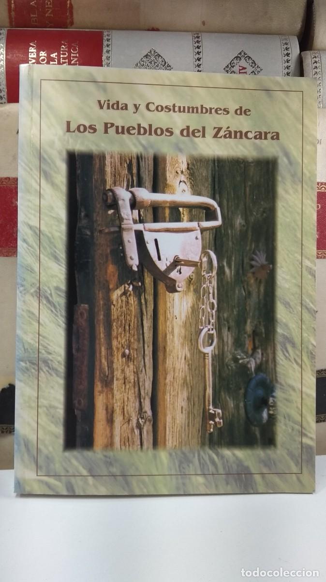 Libri di seconda mano: VIDA Y COSTUMBRES DE LOS PUEBLOS DEL Z&Aacute;NCARA. VV.AA. Junta de Comunidades de Castilla-La Mancha.