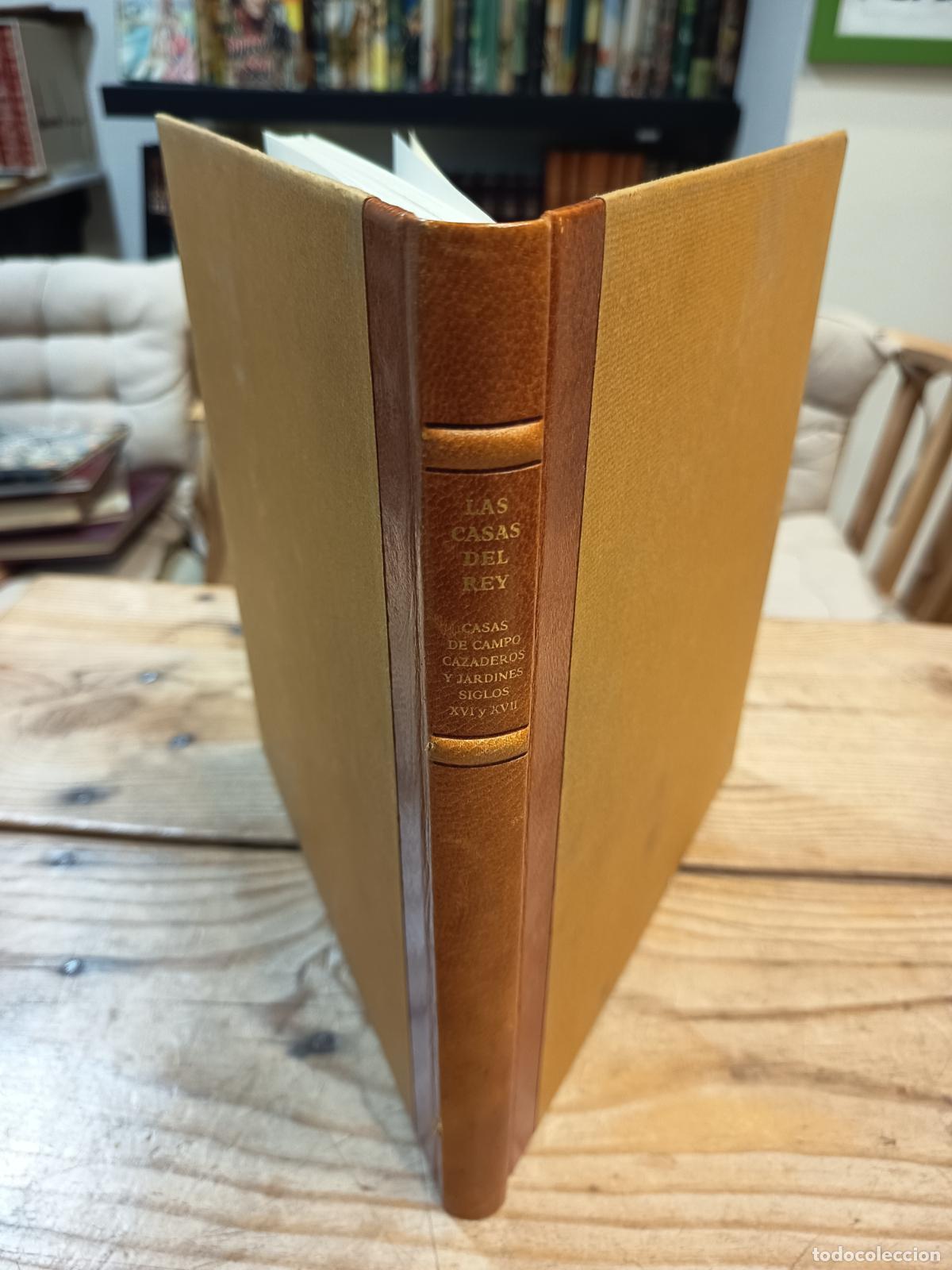 Libros de segunda mano: 1986 - J. M. MOR&Aacute;N TURINA / FERNANDO CHECA CREMADES. Las casas del rey