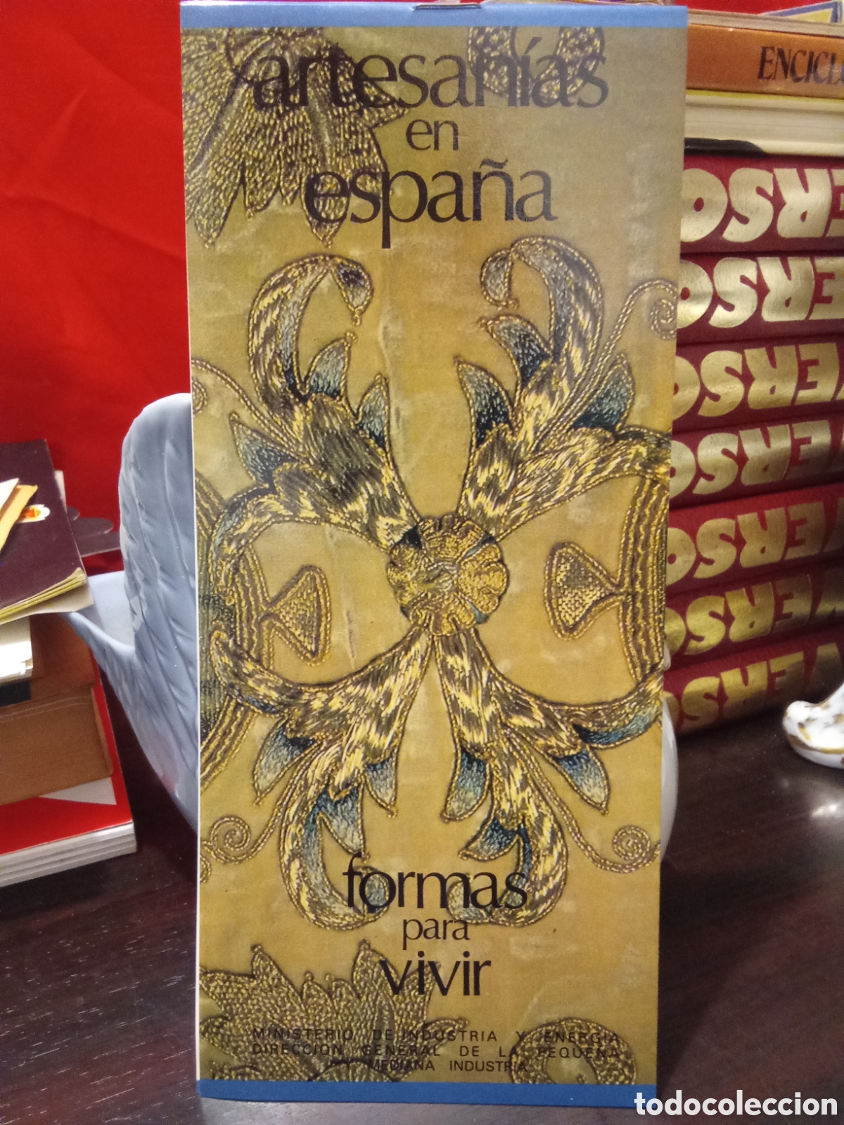 Libros de segunda mano: ARTESAN&Iacute;AS EN ESPA&Ntilde;A FORMAS PARA VIVIR