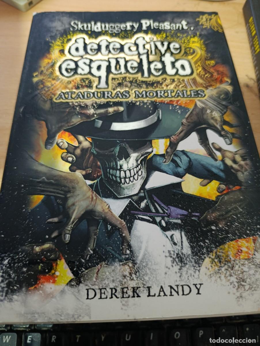 Libri di seconda mano: SKULDUGGERY PLENSANT, DETECTIVE ESQUELETO. ATADURAS MORTALES. DEREK LANDY. C14L