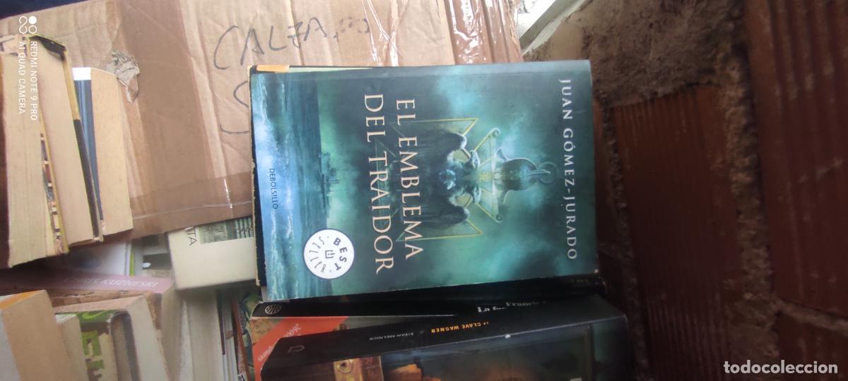 Libros de segunda mano: El Emblema del Traidor � Plaza & Jan&eacute;s - Juan G&oacute;mez-Jurado