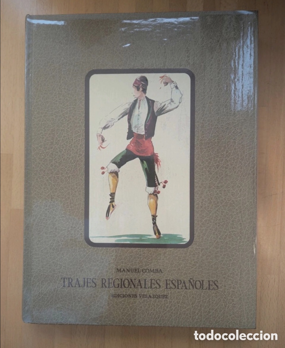 Libros de segunda mano: Trajes Regionales Espa&ntilde;oles de Manuel Comba. Ediciones Vel&aacute;zquez