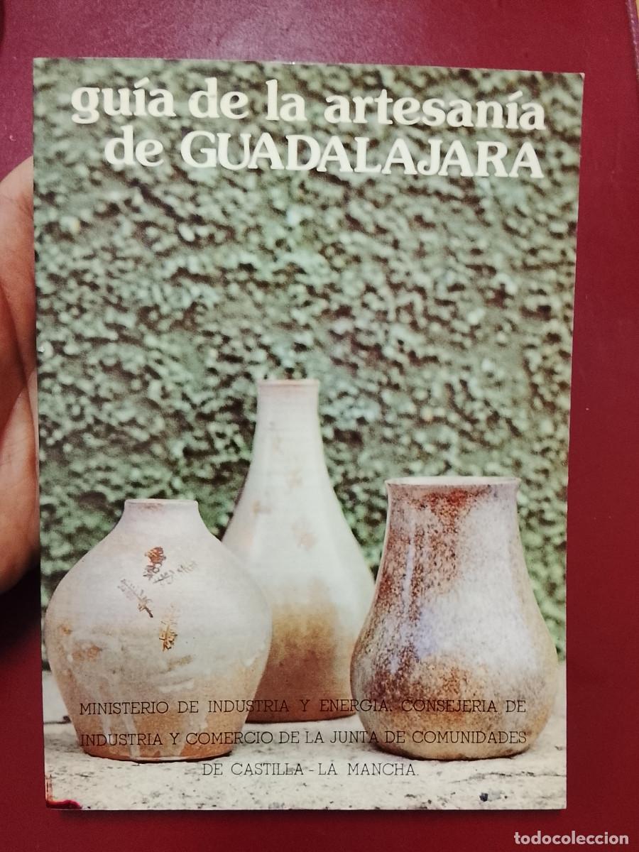Libros de segunda mano: VV.AA.: Gu&iacute;a de la artesan&iacute;a de Guadalajara