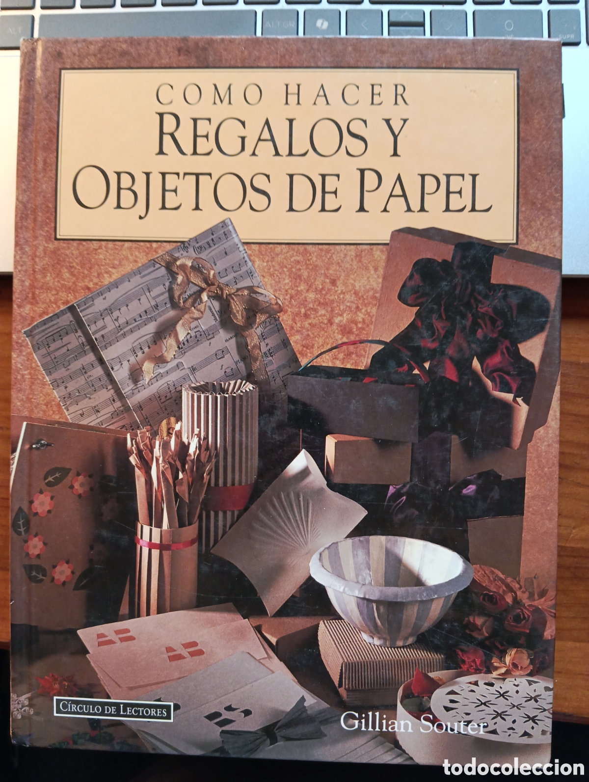 Libros de segunda mano: C&oacute;mo hacer regalos y objetos de papel, Gillian Souter