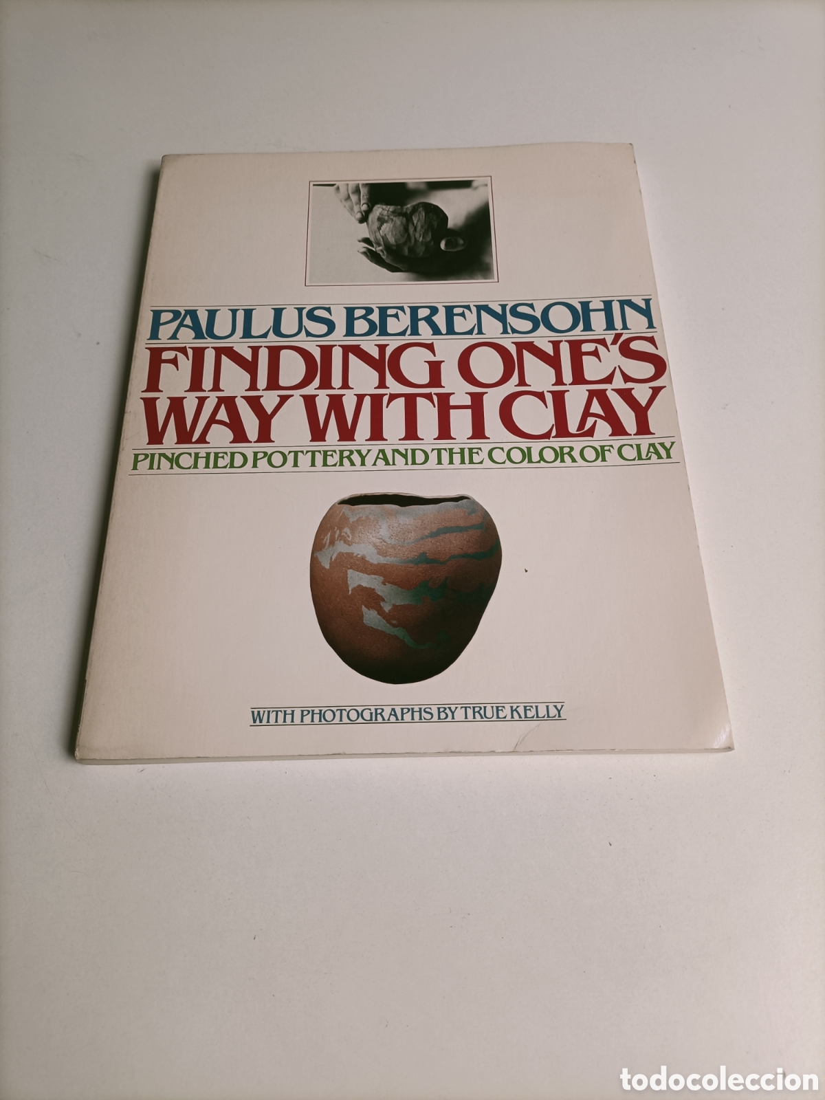 Libros de segunda mano: Finding one's way with clay. Pinched pottery. Texto en ingl&eacute;s Camino con la arcilla color cer&aacute;mica