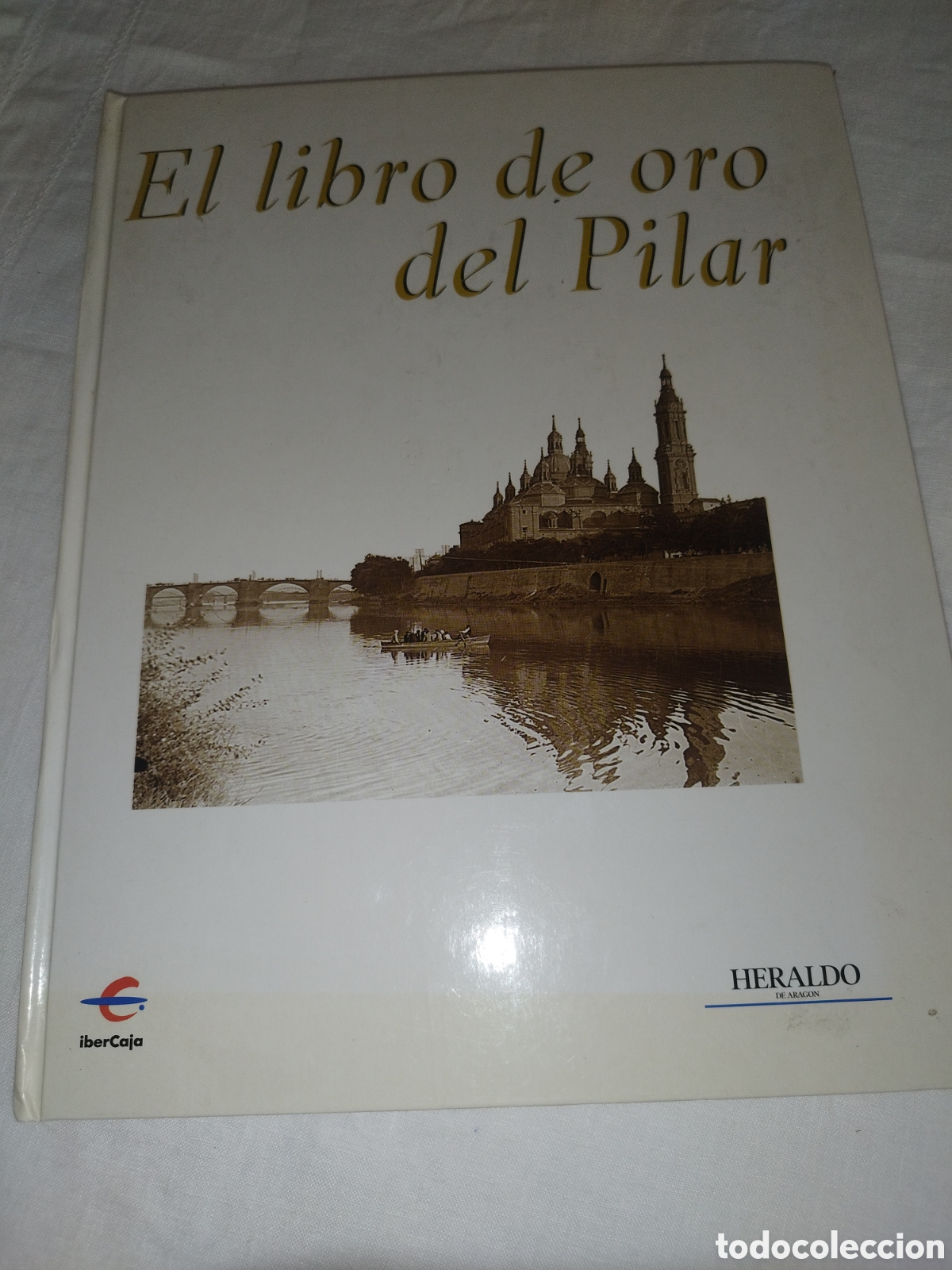 Libros de segunda mano: EL LIBRO DE ORO DEL PILAR. HERALDO-IBERCAJA, 2003 PRIMERA EDICION. MUY ILUSTRADO.