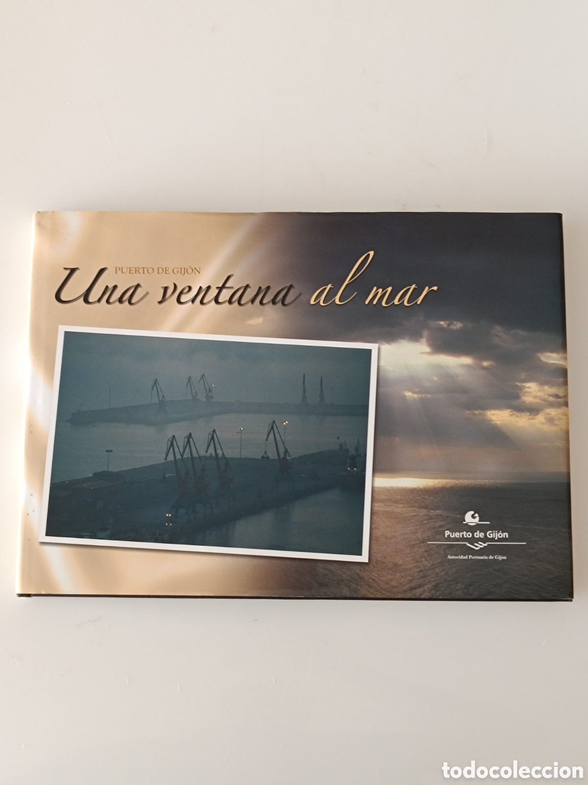 Libros de segunda mano: Puerto de Gij&oacute;n. Una ventana al mar Joaqu&iacute;n Fanjul