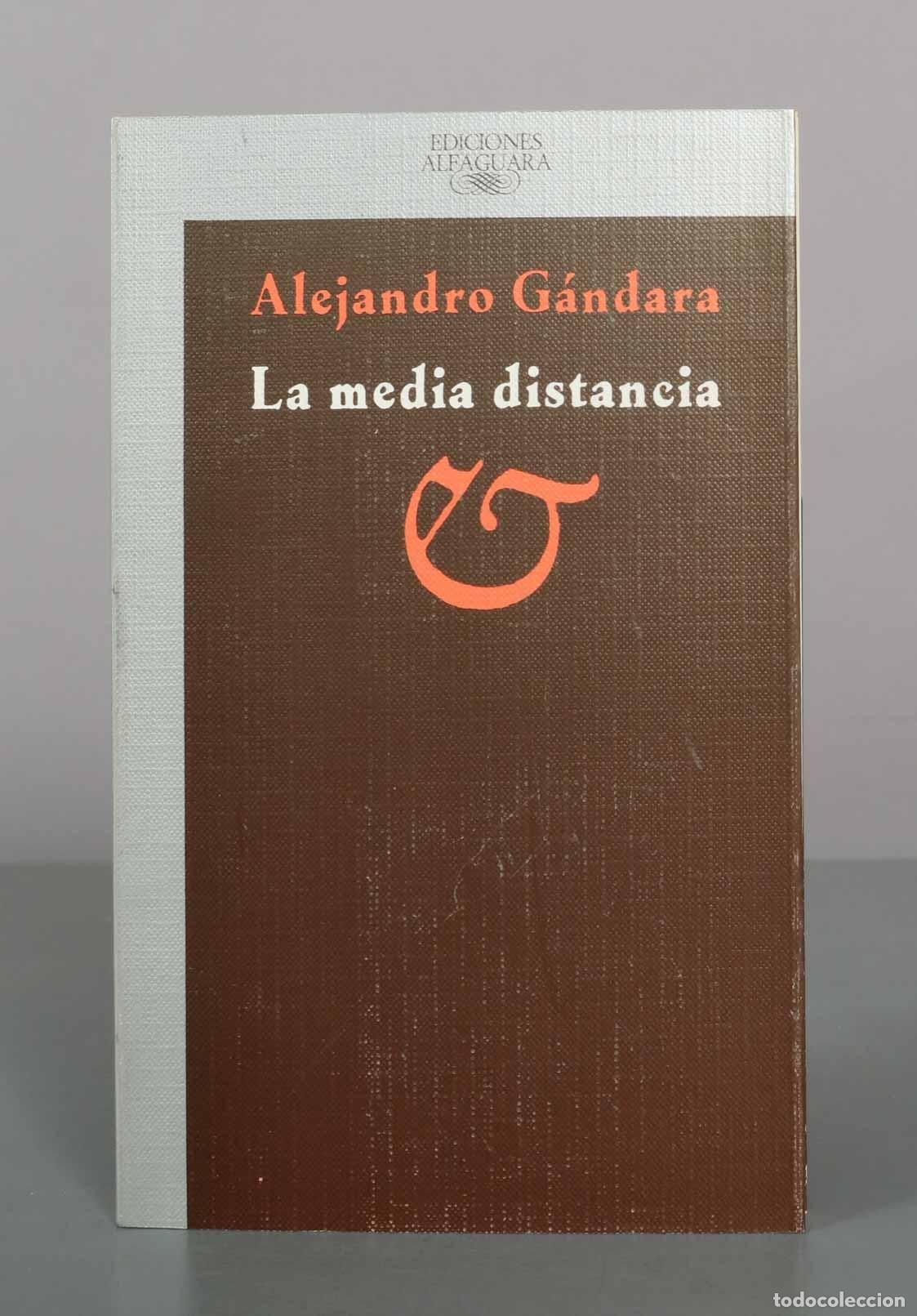 Libros de segunda mano: La media distancia - Alejandro G&aacute;ndara - Alfaguara