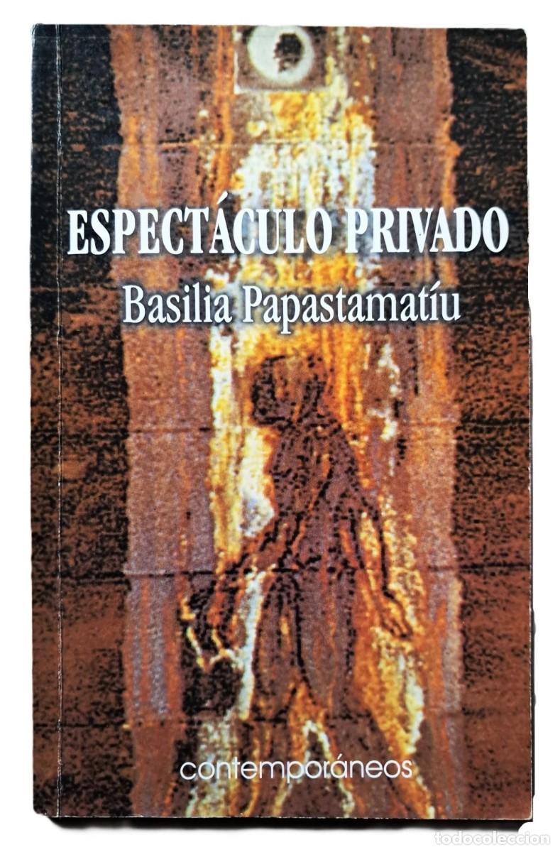 Libros de segunda mano: Papastamat&iacute;u, Basilia - Espect&aacute;culo Privado - Alberto Garrand&eacute;s - (2003)- FIRMADO