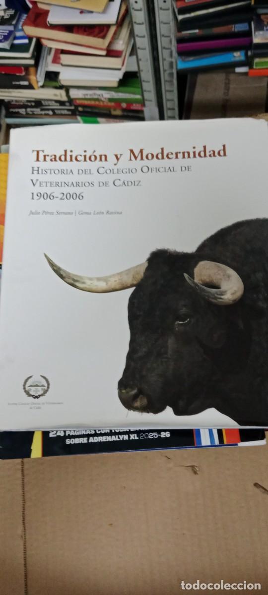 Libros de segunda mano: TRADICION Y MODERNIDAD - HISTORIA DEL COLEGIO DE VETERINARIOS DE CADIZ -1906-2006 - JUL LIBRO B-BRI